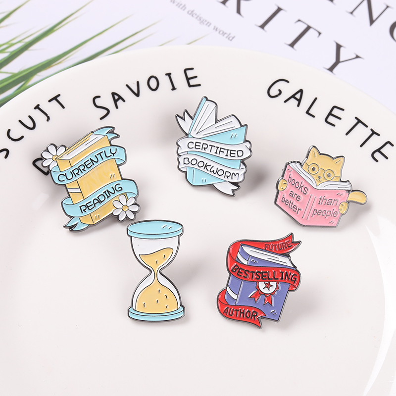 Broche esmaltado de libros bon - Jewelry Making Journal reseña y precio