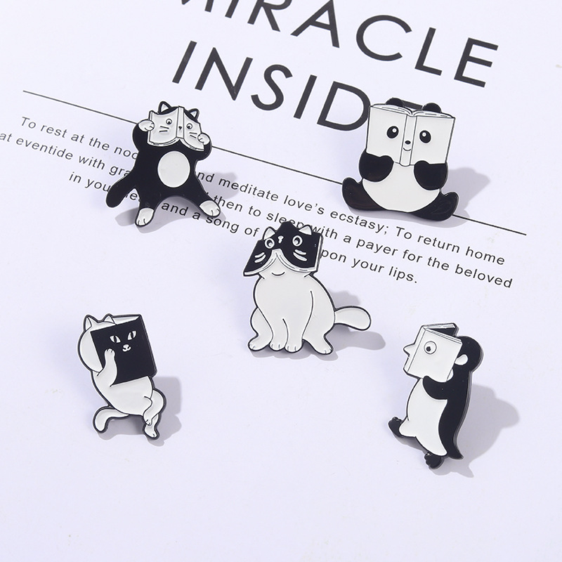 Broche esmaltado de libros bon - Jewelry Making Journal reseña y precio